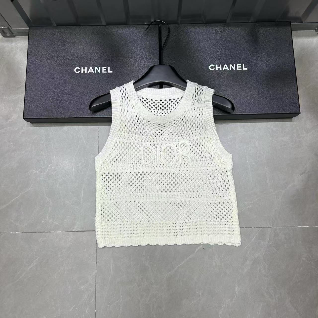ＤＩＯＲレタリングカットアウトウールベスト【50％割引+送料無料】