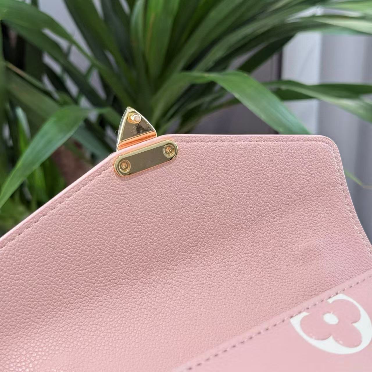 ＬＯＵＩＳ ＶＵＩＴＴＯＮチェーンバッグ【50％割引+送料無料】