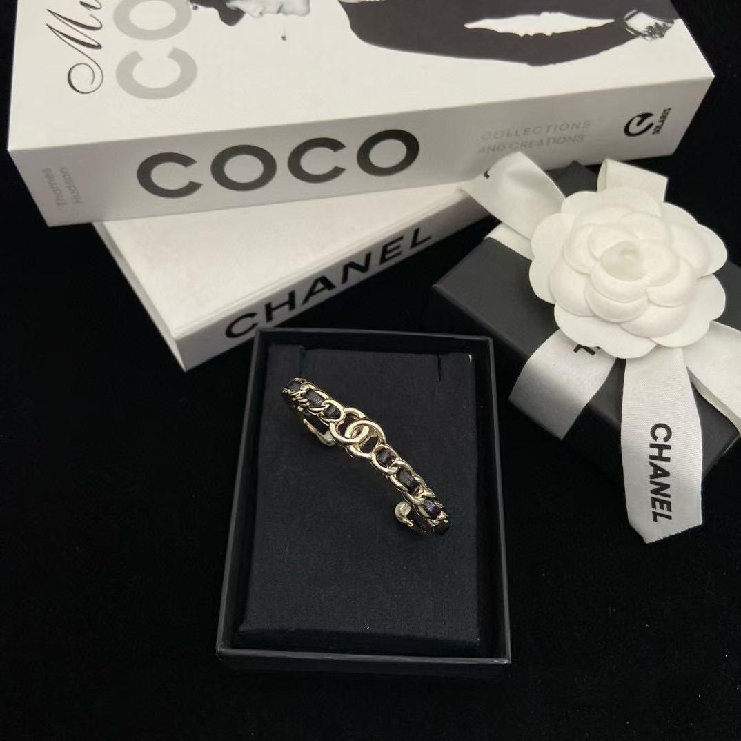 CHANE1 ダブルCレザーオープンブレスレット【50％割引+送料無料】