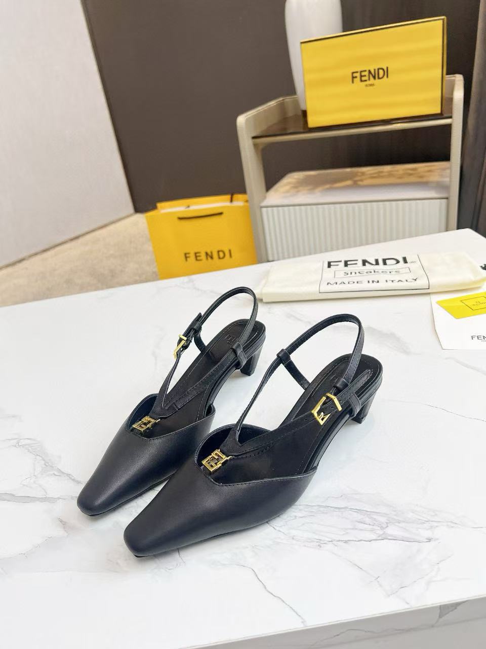 FEND1 高品質シープスキン ポインテッドトゥ ローヒール【50％割引+送料無料】