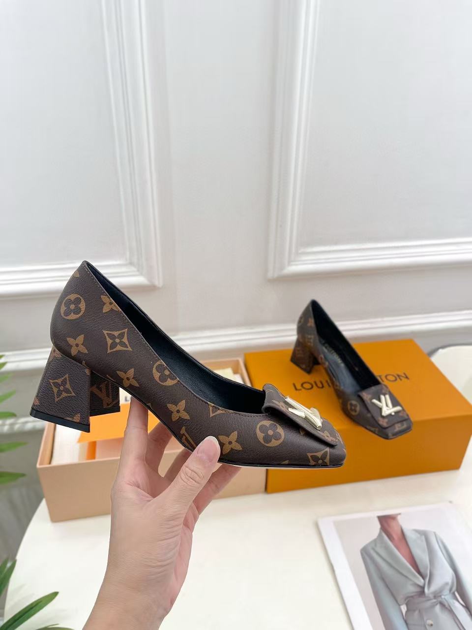 LV 高品質スクエアトゥローヒール【50％割引+送料無料】