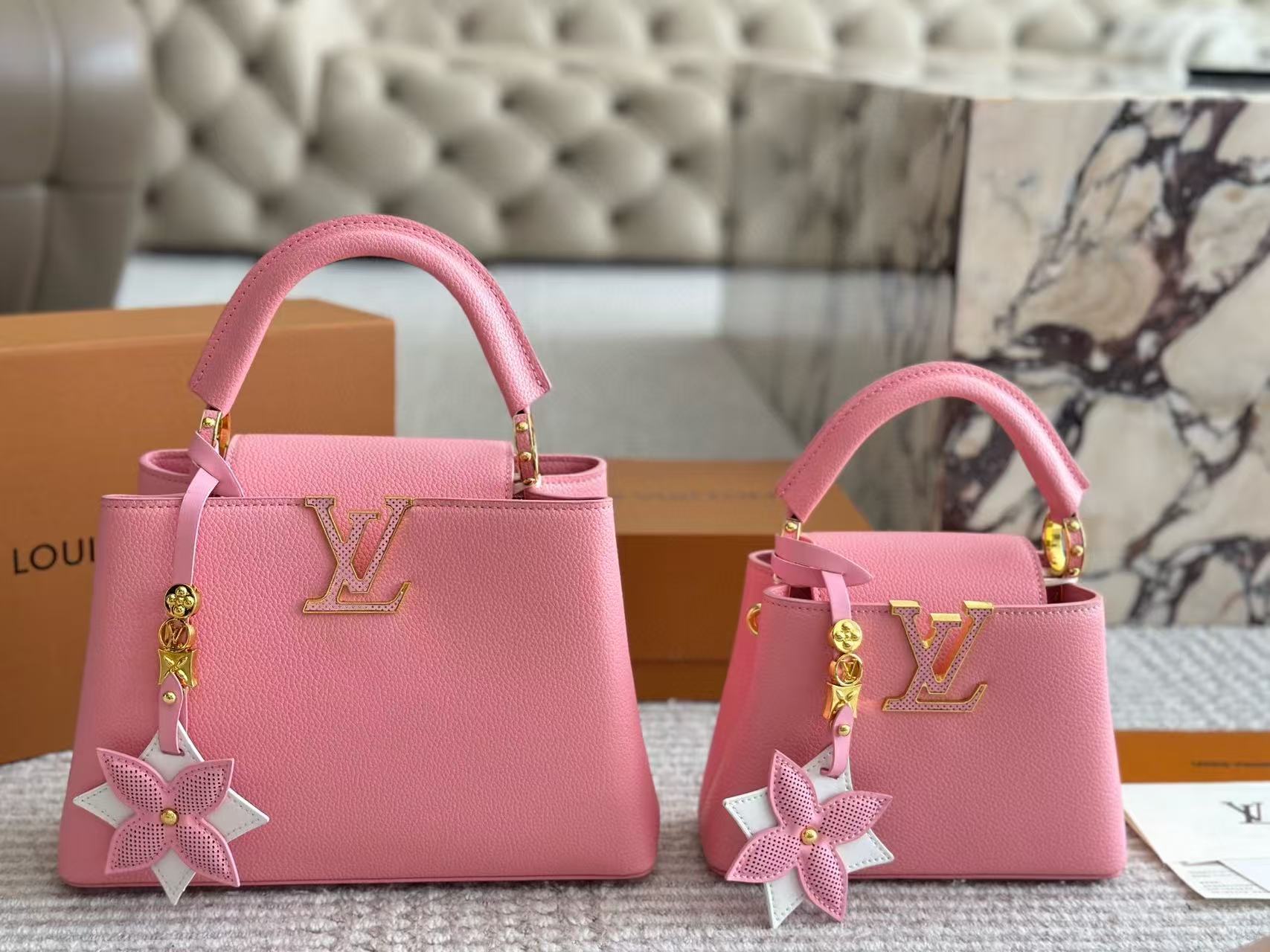 LV Capucinesメタルバックルハンドバッグ【50％割引+送料無料】