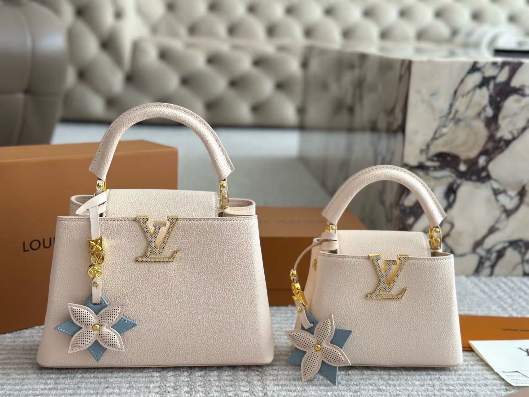 LV Capucinesメタルバックルハンドバッグ【50％割引+送料無料】