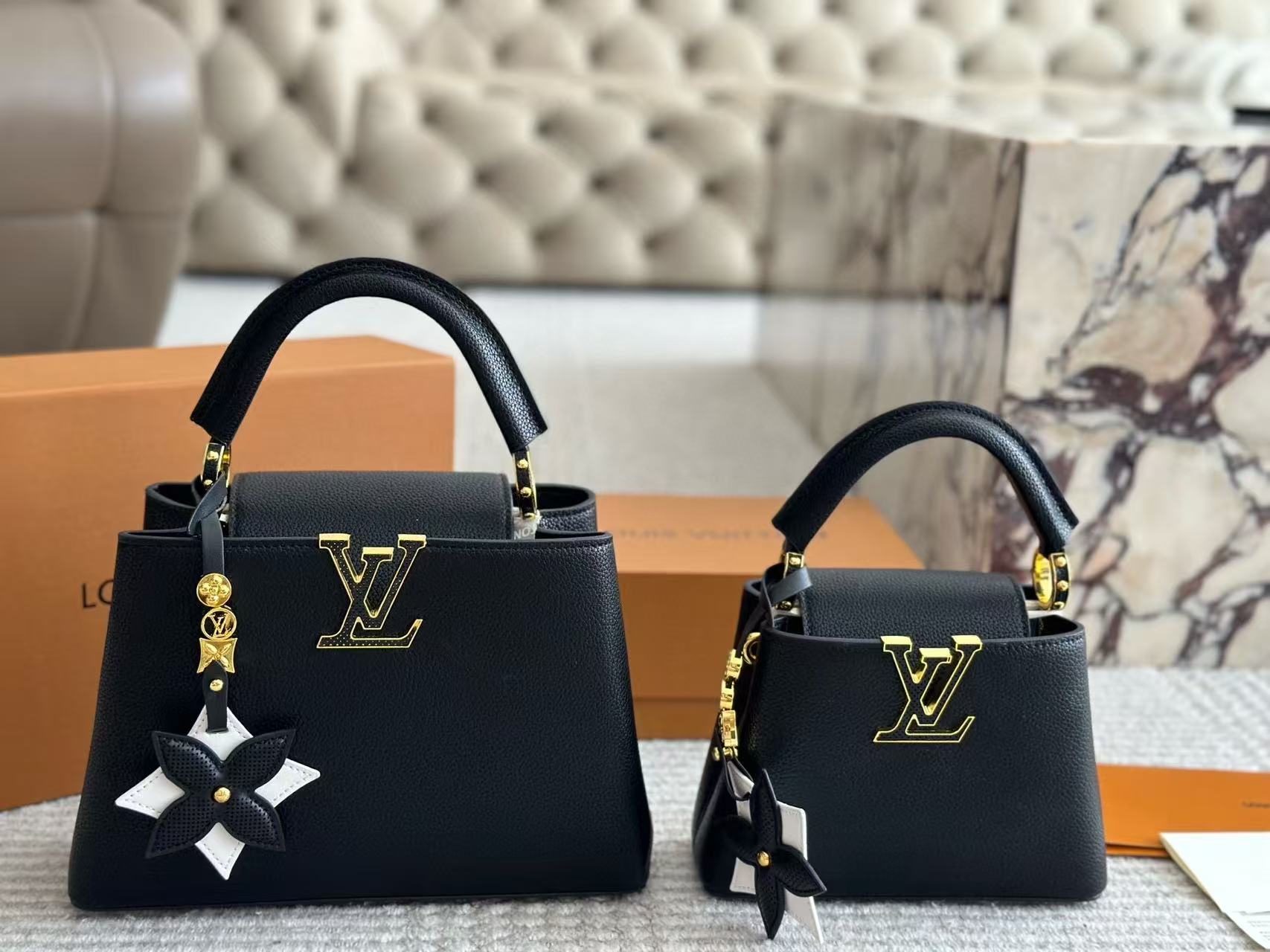 LV Capucinesメタルバックルハンドバッグ【50％割引+送料無料】