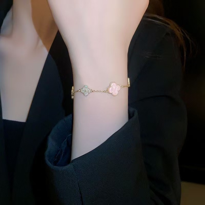 Van ceef & Arpels ピンク 5 輪フラワー ブレスレット【50％割引+送料無料】