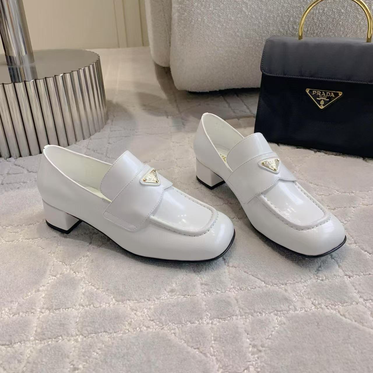 PR4DA 高品質トライアングルロゴローヒール【50％割引+送料無料】