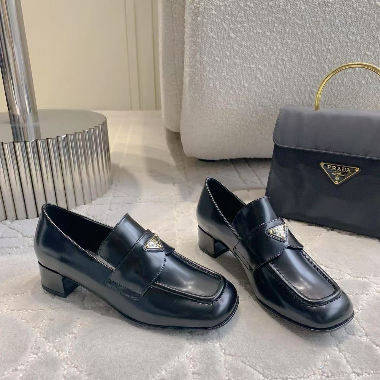 PR4DA 高品質トライアングルロゴローヒール【50％割引+送料無料】