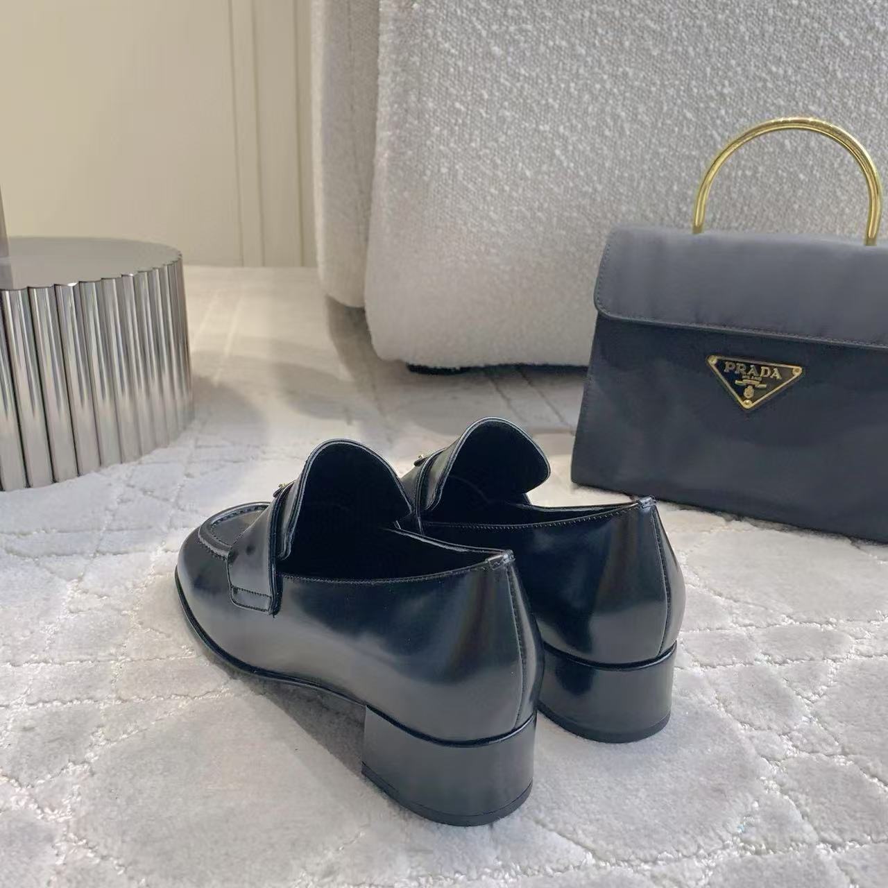 PR4DA 高品質トライアングルロゴローヒール【50％割引+送料無料】