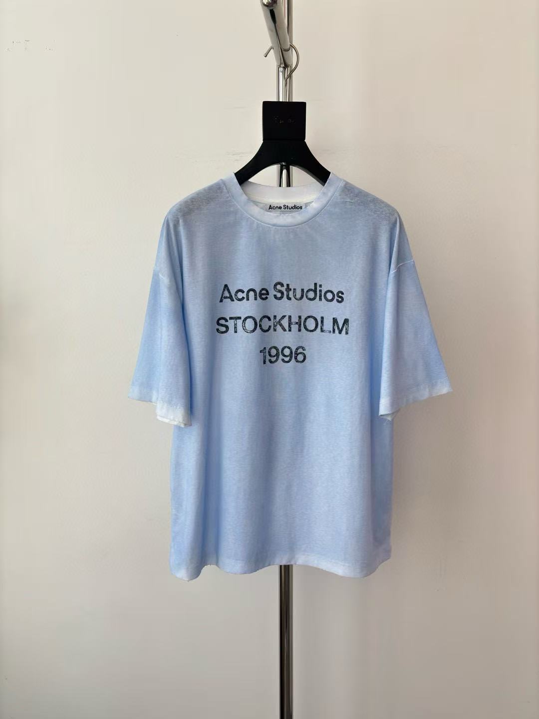 Acne Studios 1996 レター Tシャツ【50％割引+送料無料】