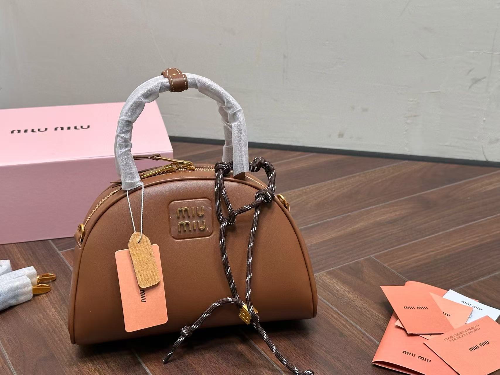 M1UM1U ハーフラウンドトートバッグ【50％割引+送料無料】