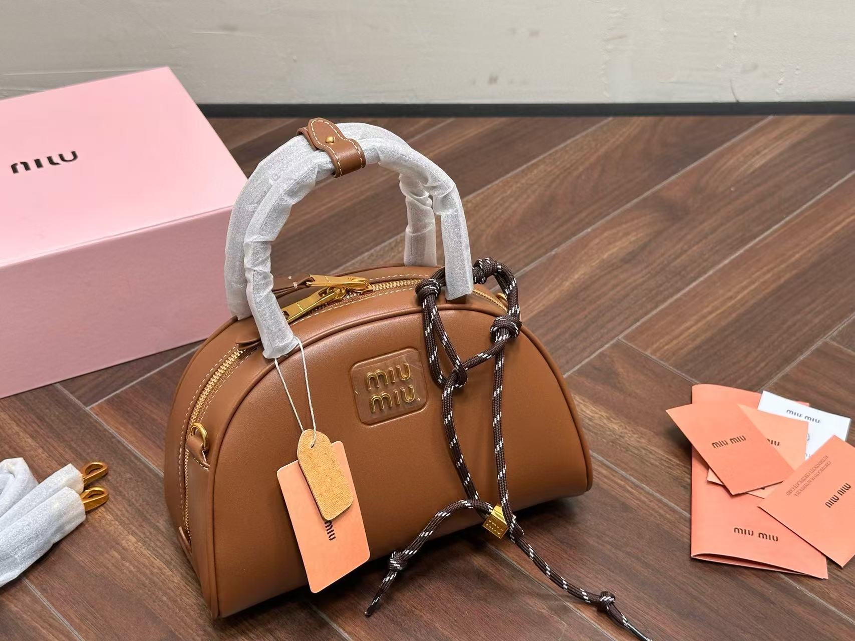 M1UM1U ハーフラウンドトートバッグ【50％割引+送料無料】