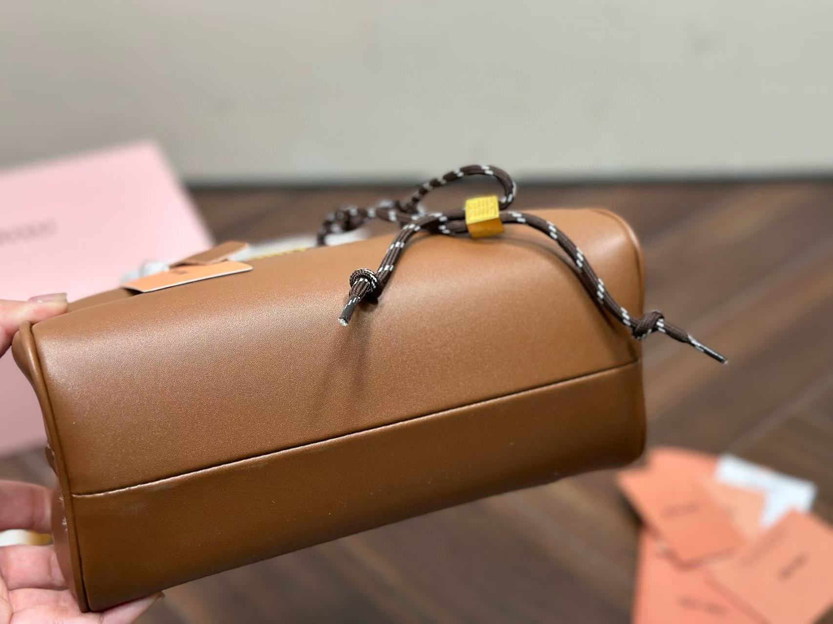 M1UM1U ハーフラウンドトートバッグ【50％割引+送料無料】