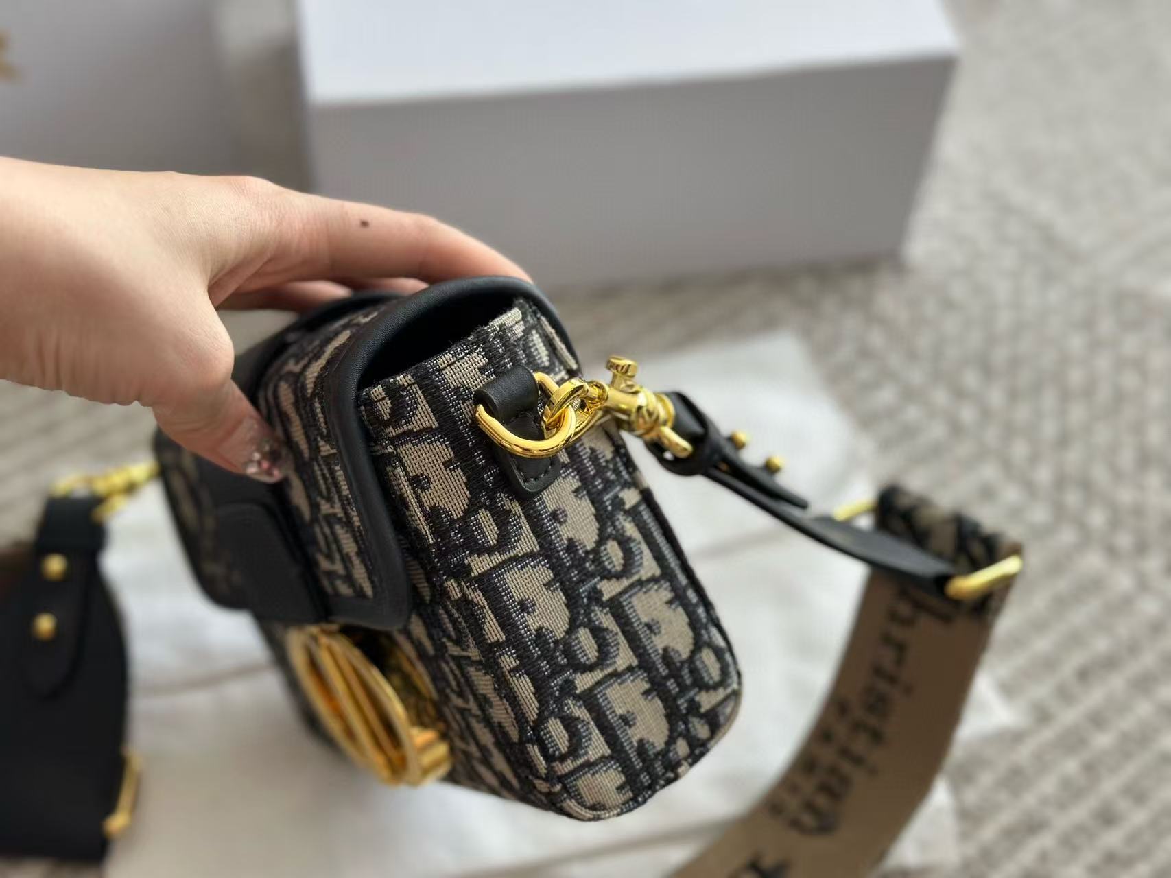 DI0R mini老眼向けクロスボディバッグ【50％割引+送料無料】