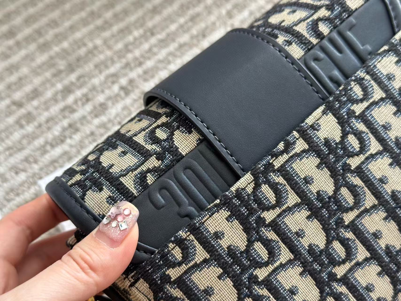 DI0R mini老眼向けクロスボディバッグ【50％割引+送料無料】