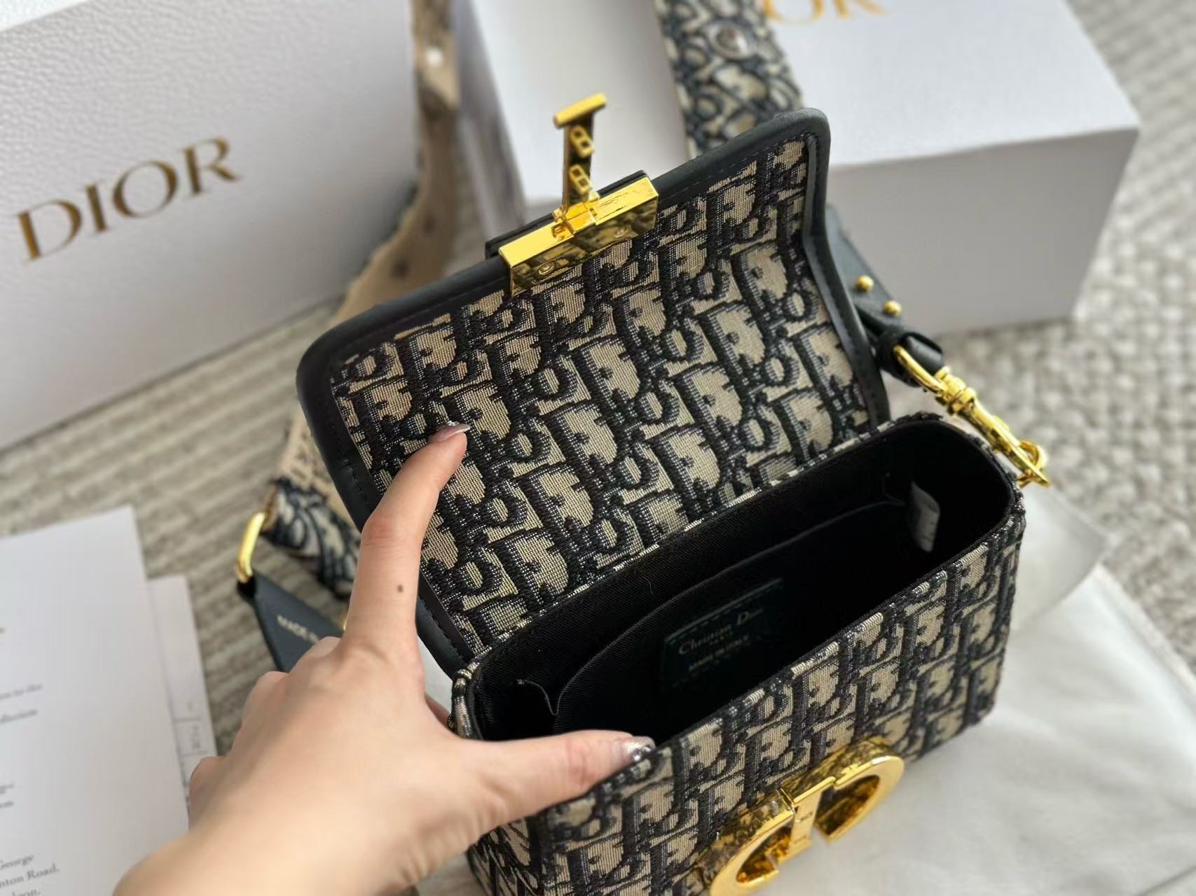 DI0R mini老眼向けクロスボディバッグ【50％割引+送料無料】