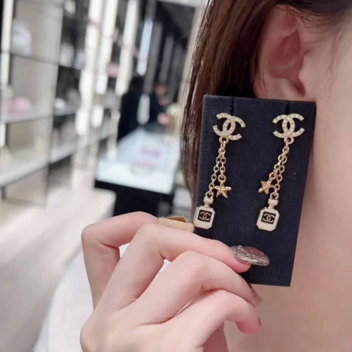 CHANE1 ダイヤモンドがいっぱいの香水瓶 ダブルCイヤリング【50％割引+送料無料】