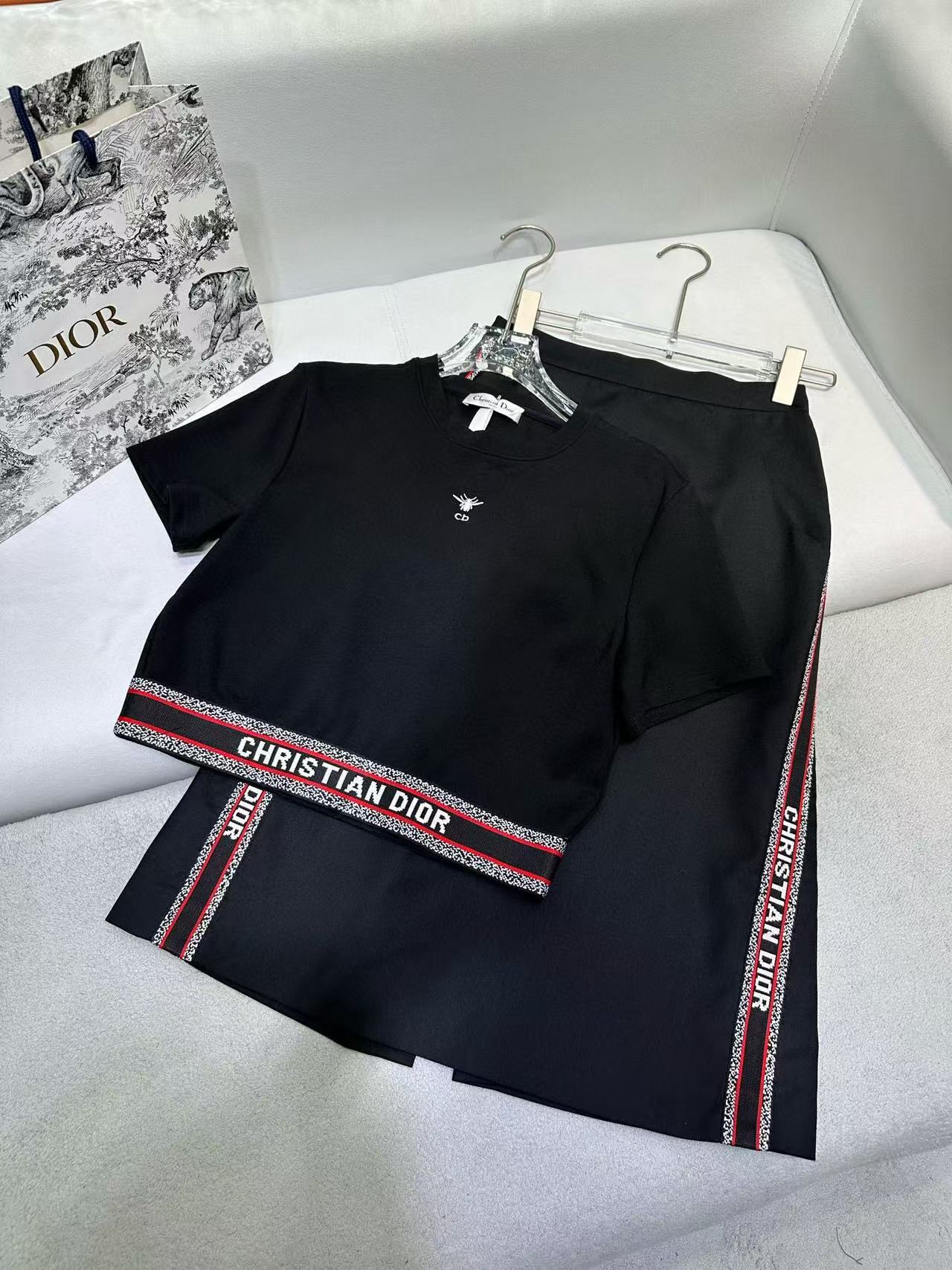 DI0R 高品質蜂刺繍Tシャツ+スカート2点セット【50％割引+送料無料】