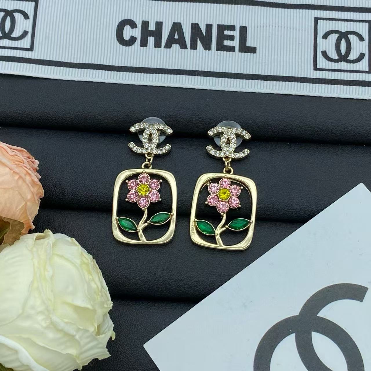 CHANE1 ダイヤモンド スモールフラワー イヤリング【50％割引+送料無料】