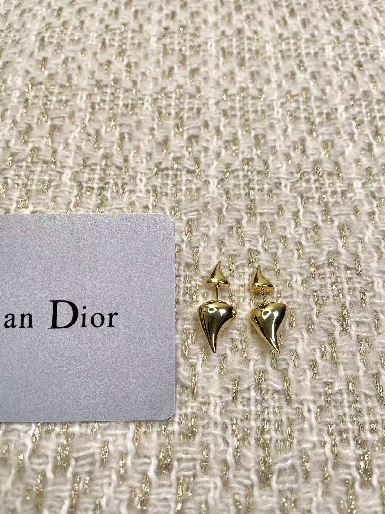 DI0R 牛角ピアス【50％割引+送料無料】