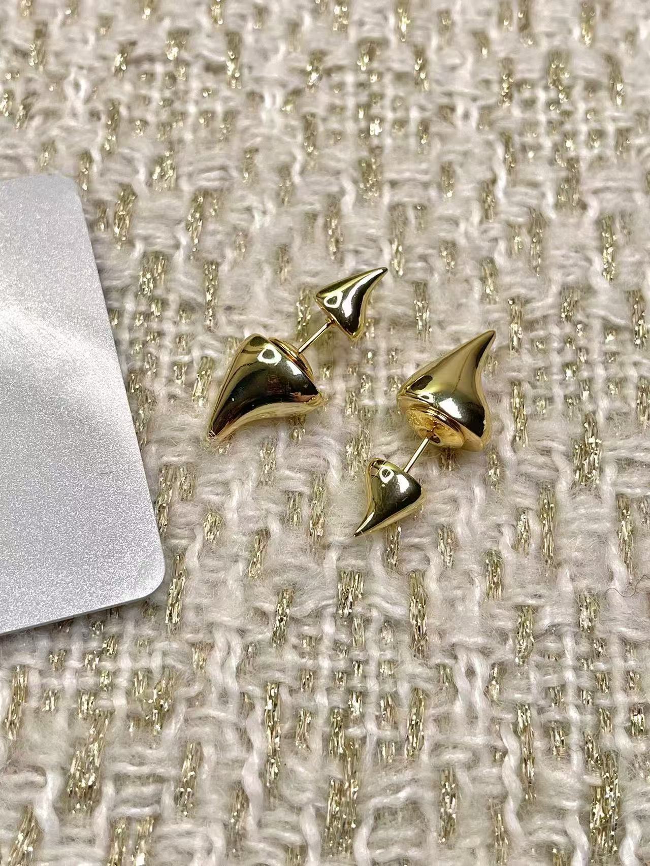 DI0R 牛角ピアス【50％割引+送料無料】