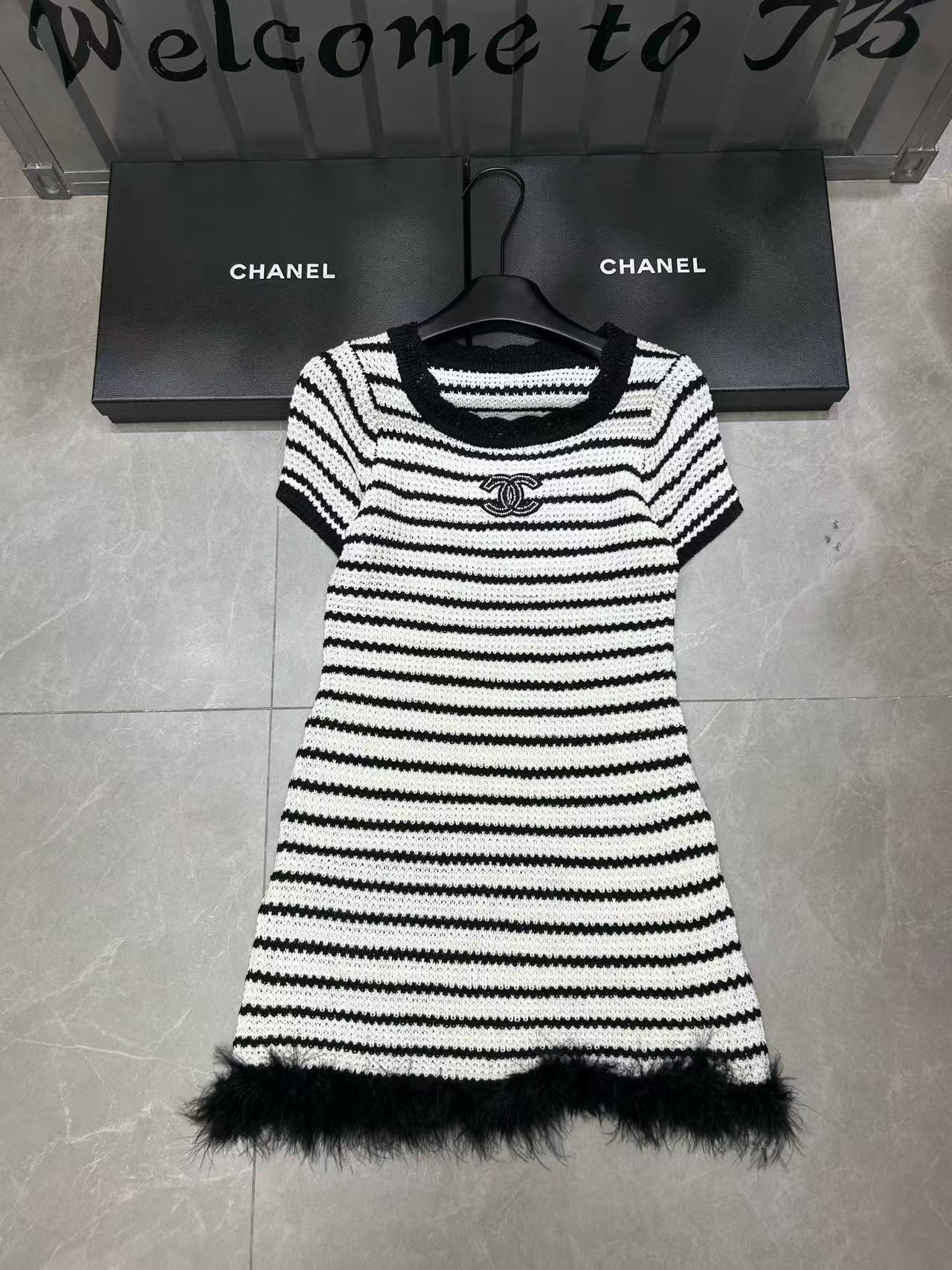 CHANE1 フェザーヘム 半袖ウールワンピース【50％割引+送料無料】