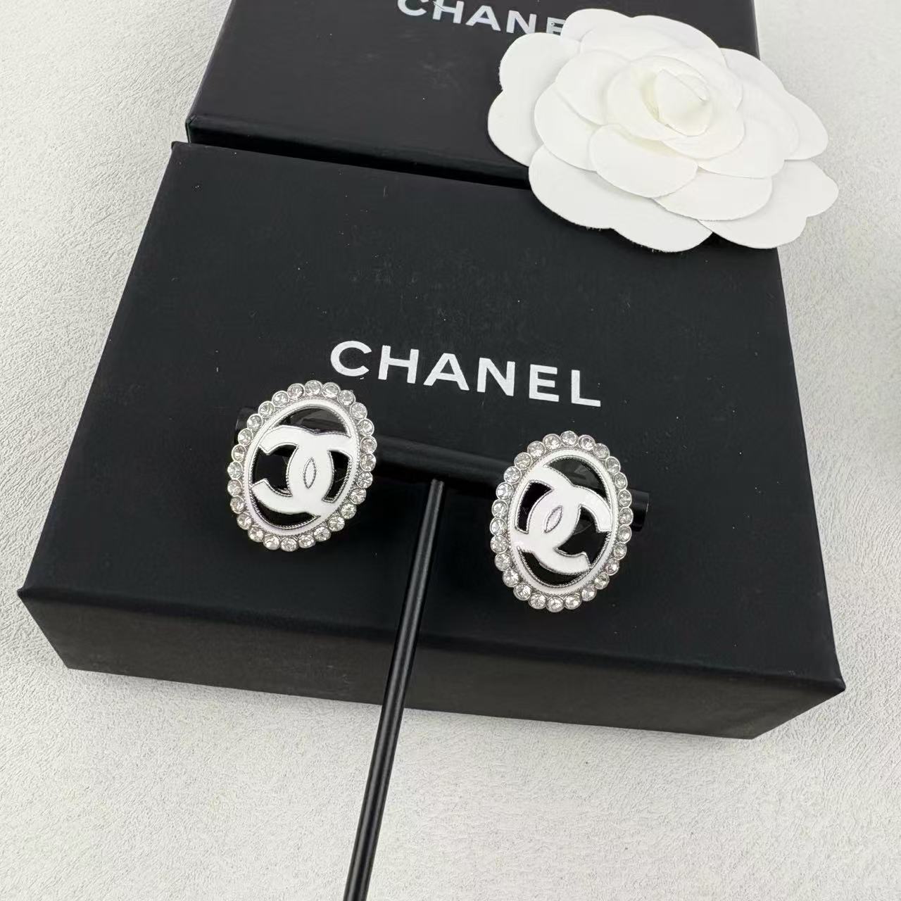 CHANE1 ダブルCロゴ ダイヤモンドスタッドピアス【50％割引+送料無料】