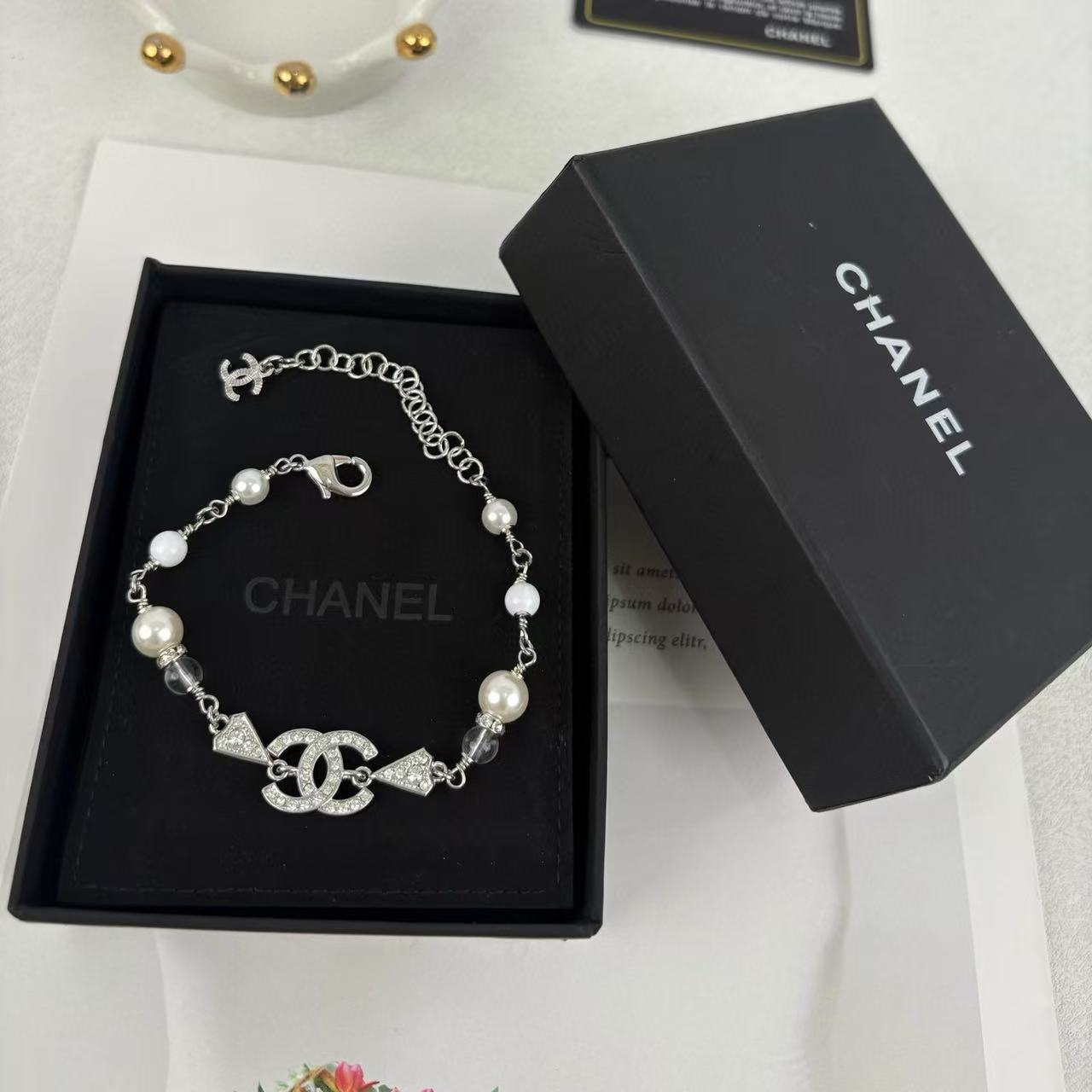 CHANE1 トライアングル フルダイヤモンド パール ダブルC ブレスレット【50％割引+送料無料】