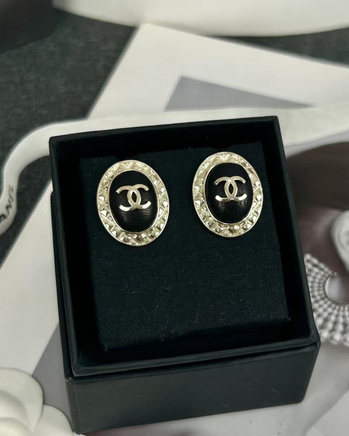 CHANE1 オーバルイヤリング【 50％割引+送料無料】