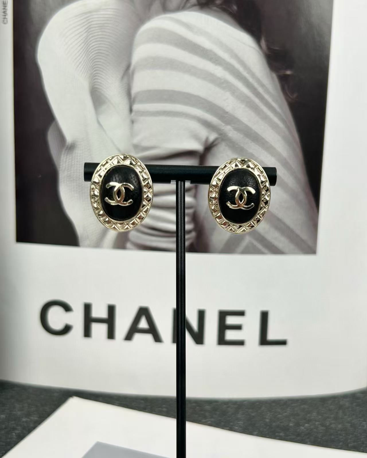 CHANE1 オーバルイヤリング【 50％割引+送料無料】