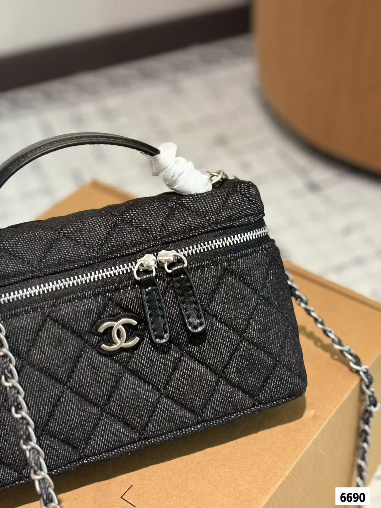 CHANE1 デニムコスメポーチ【 50％割引+送料無料】