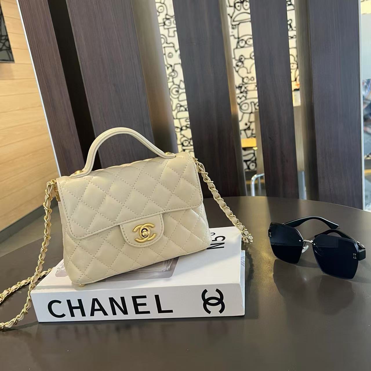 CHANE1 kelly3Dロゴチェーンバッグ【 50％割引+送料無料】