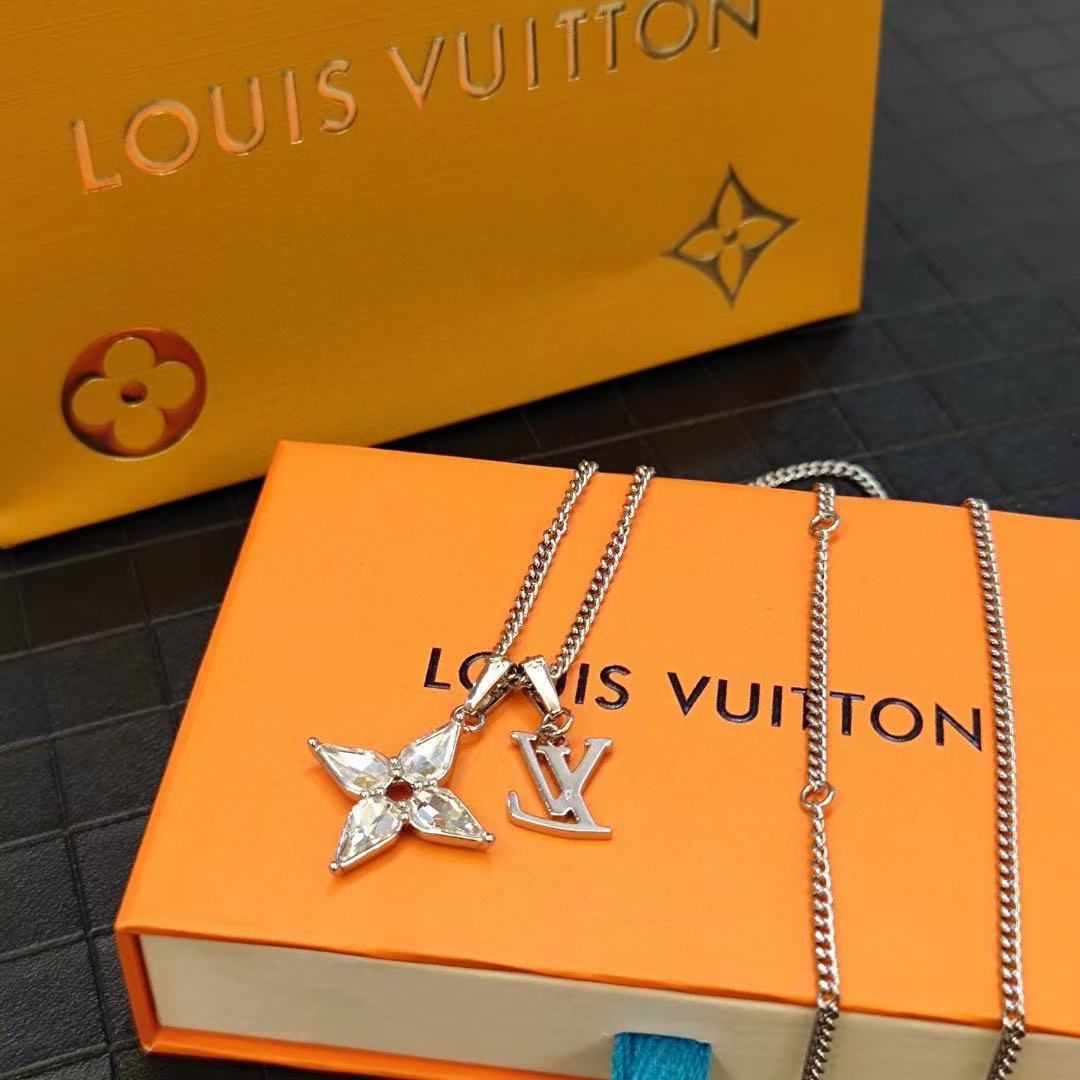 LV 四つ葉のクローバーネックレス【 50％割引+送料無料】