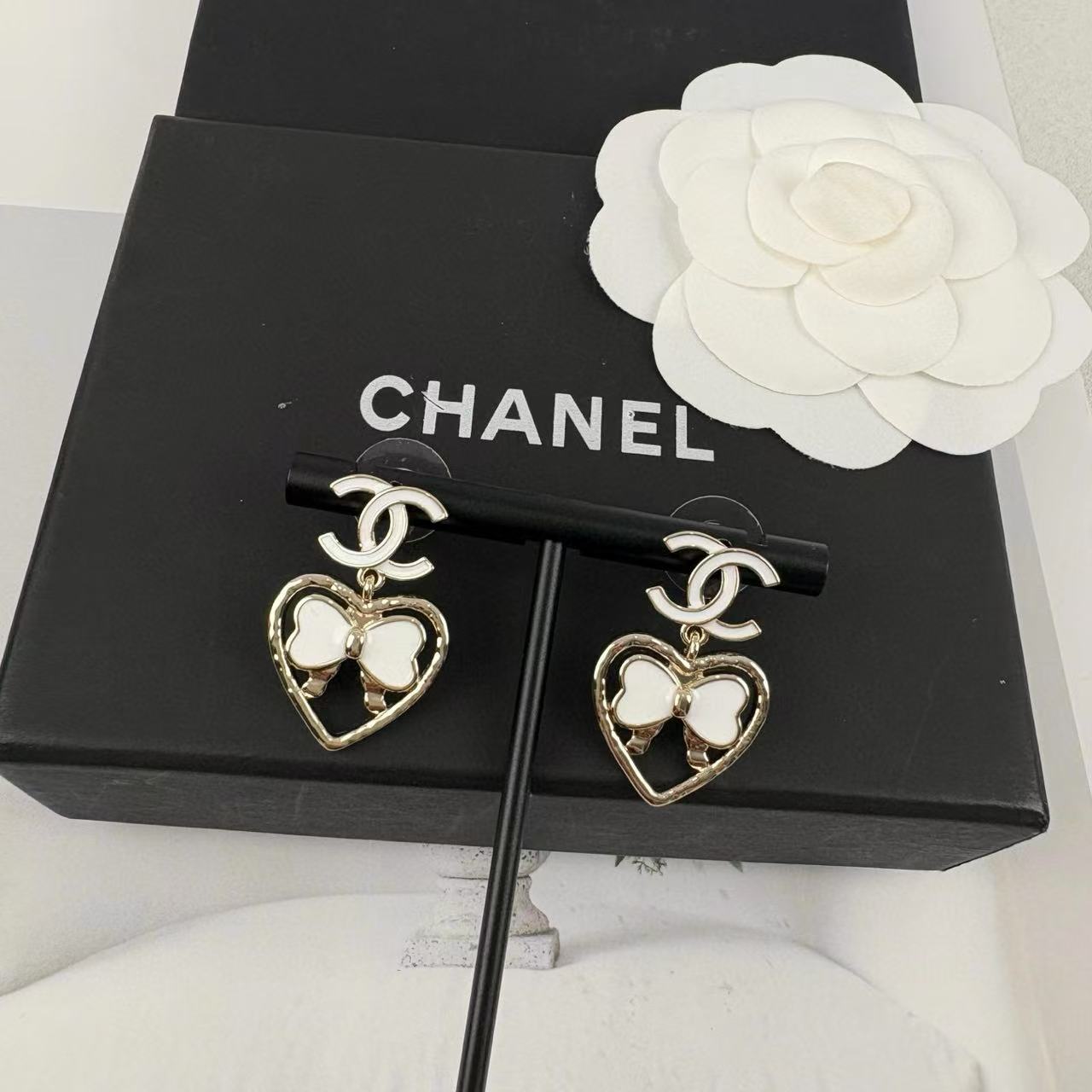 CHANE1 ホワイト ボウ ハート イヤリング【 50％割引+送料無料】