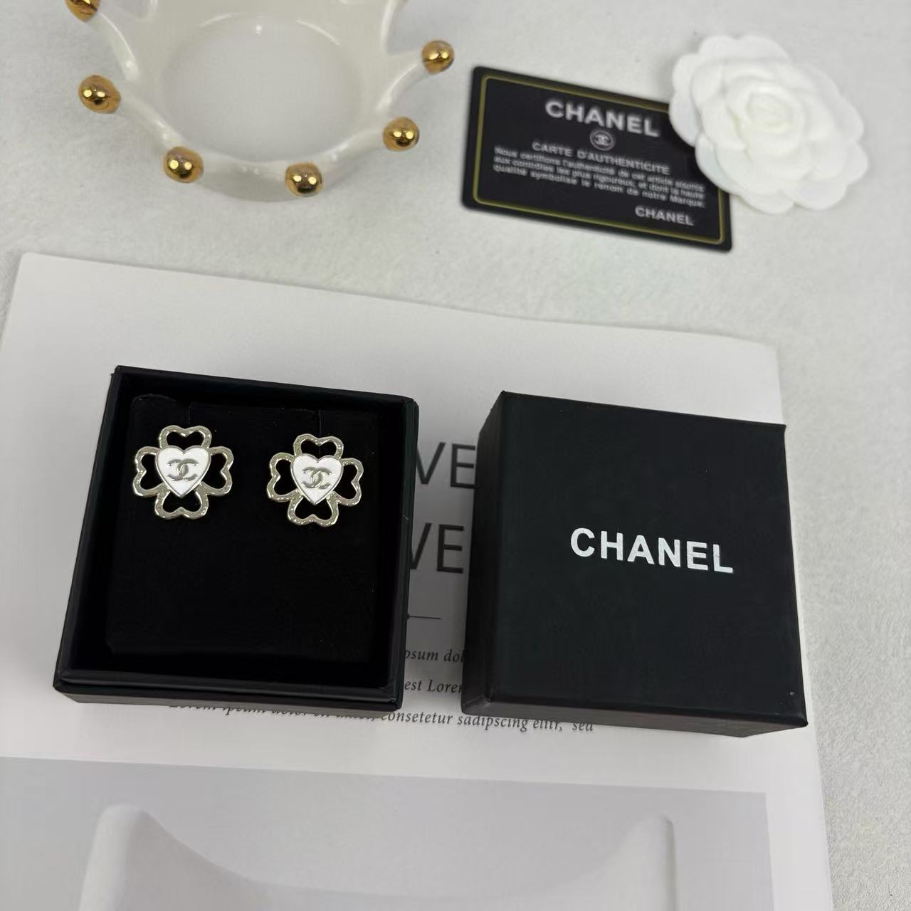 CHANE1 愛の四つ葉のクローバー イヤリング【 50％割引+送料無料】