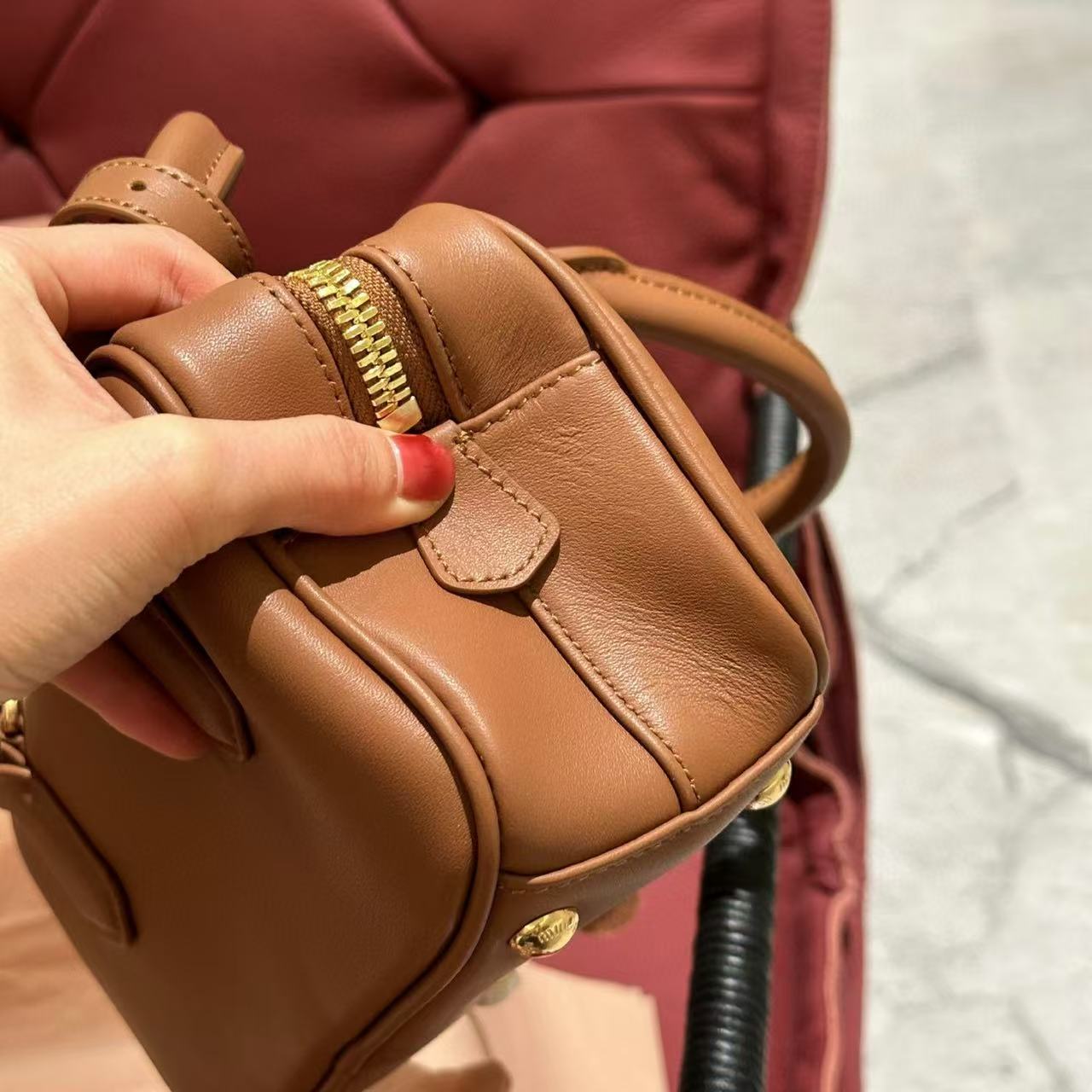 M1UM1U 高品質ハンドバッグ【 50％割引+送料無料】