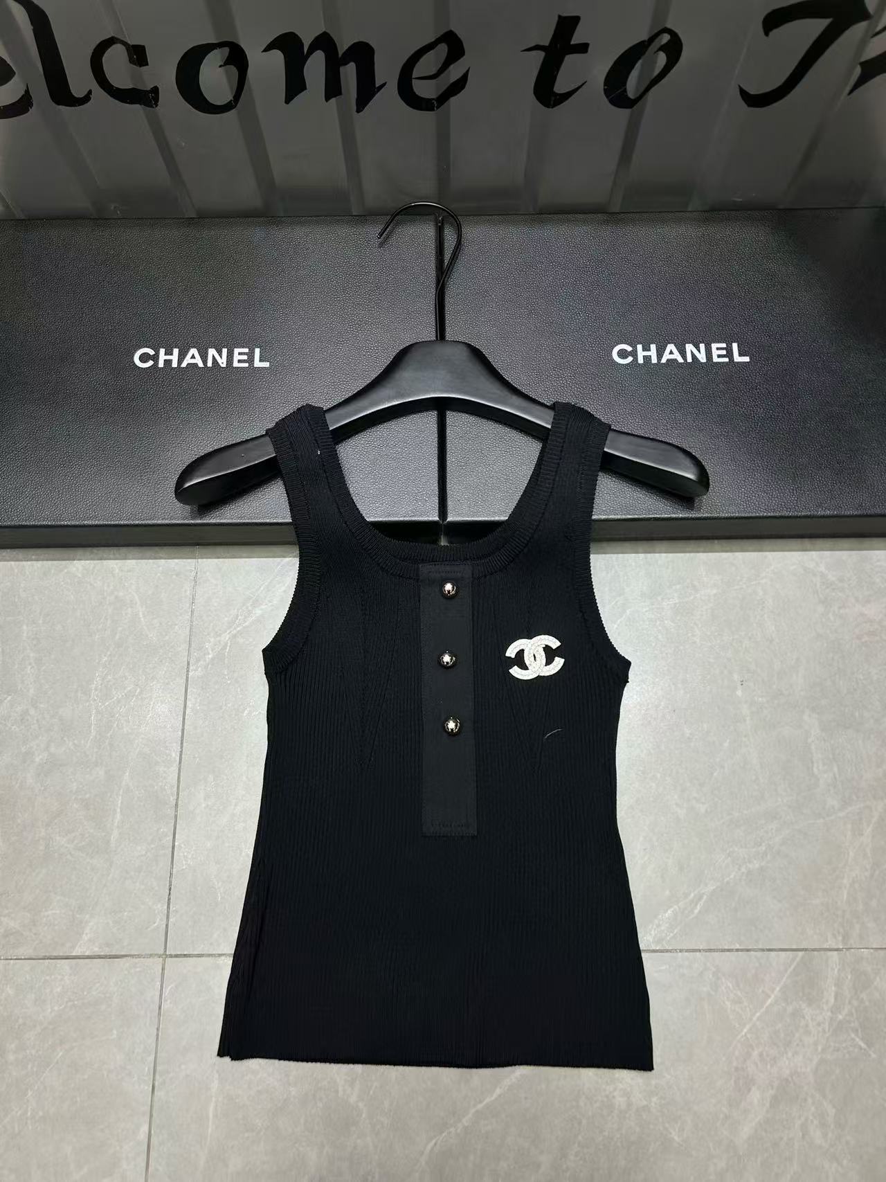 CHANE1 ブローチ付きニットベスト【 50％割引+送料無料】