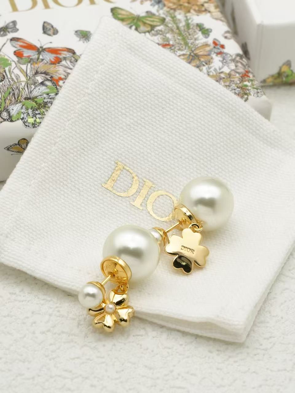 DI0R 四つ葉のクローバーパールイヤリング【 50％割引+送料無料】