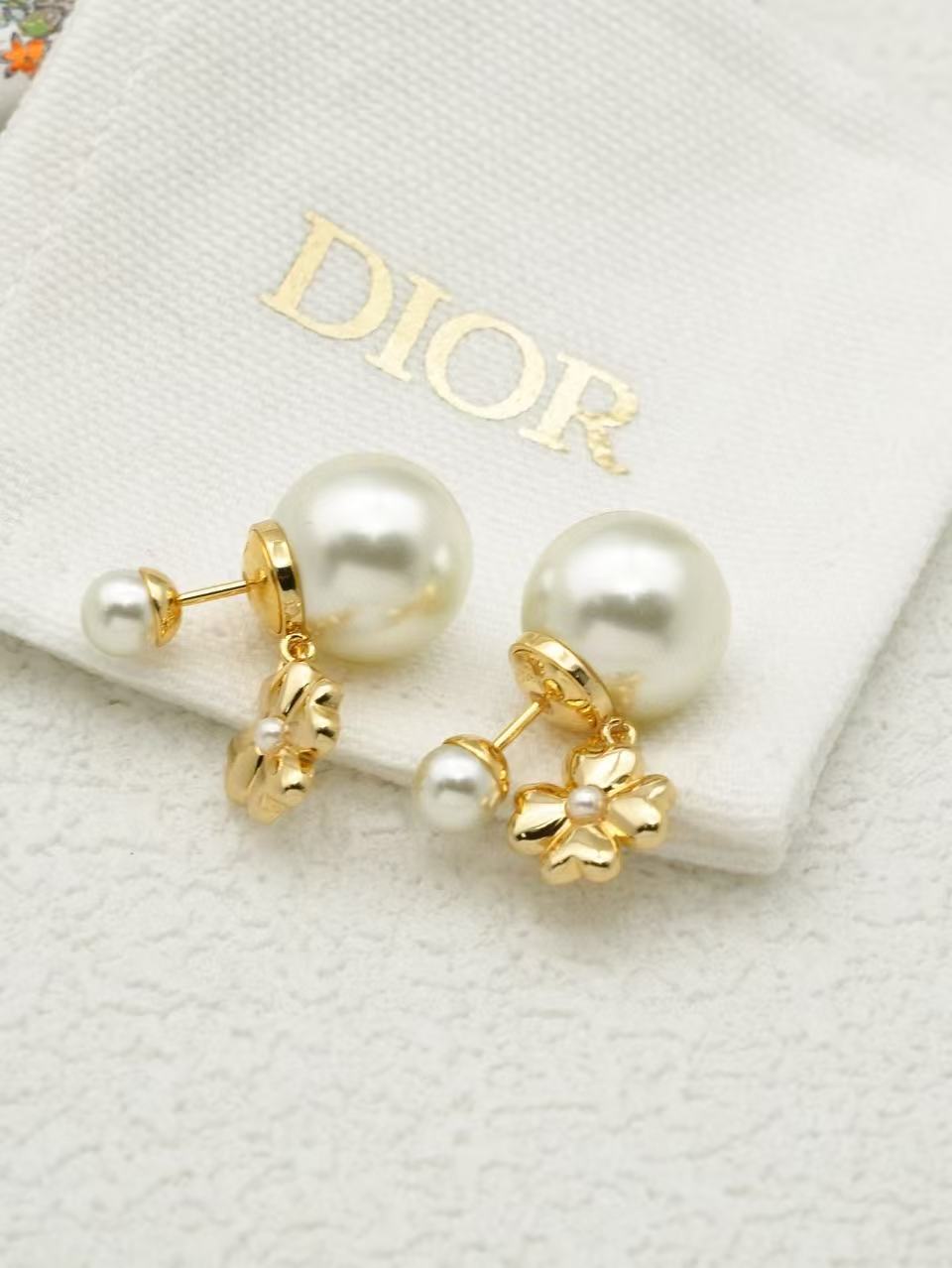 DI0R 四つ葉のクローバーパールイヤリング【 50％割引+送料無料】