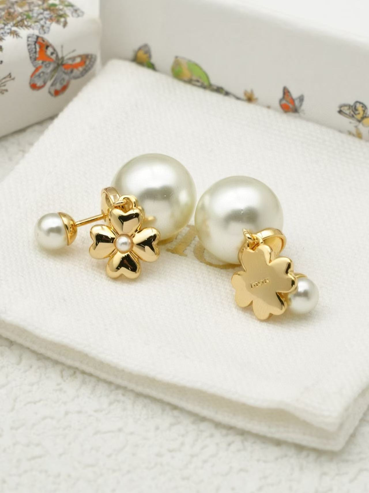 DI0R 四つ葉のクローバーパールイヤリング【 50％割引+送料無料】