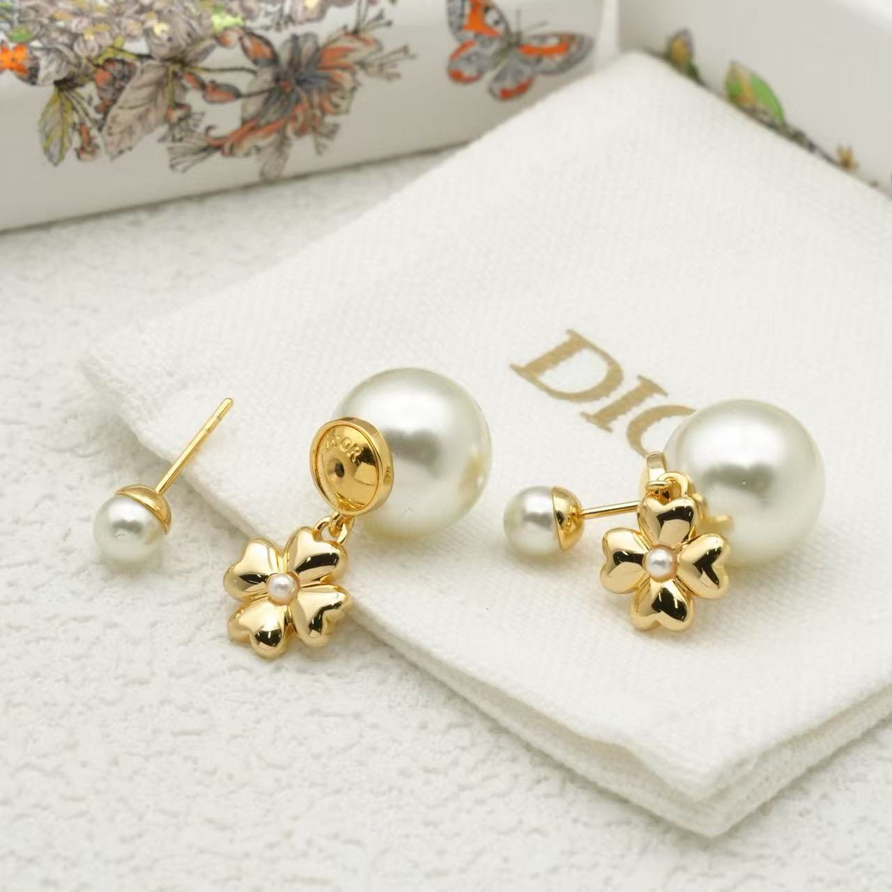 DI0R 四つ葉のクローバーパールイヤリング【 50％割引+送料無料】