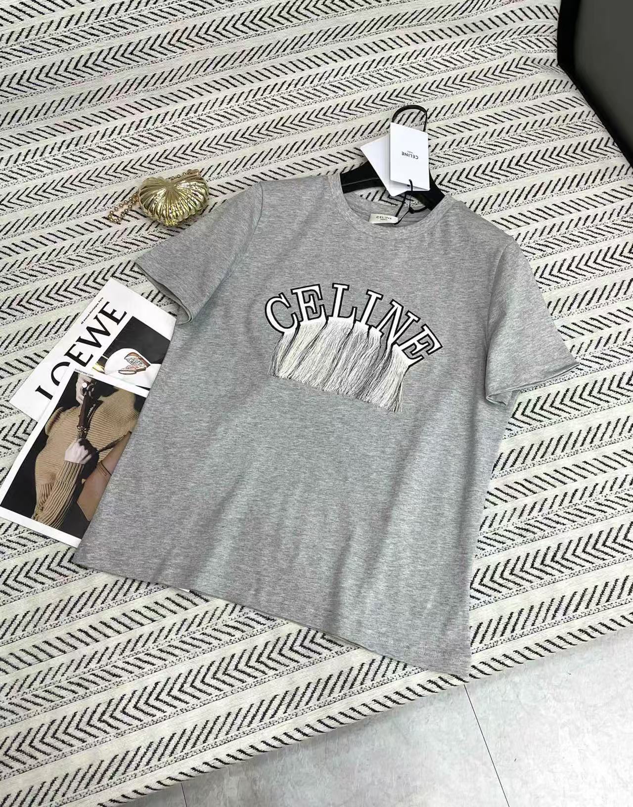 CEL1NE 刺繍タッセルレタリングTシャツ【 50％割引+送料無料】