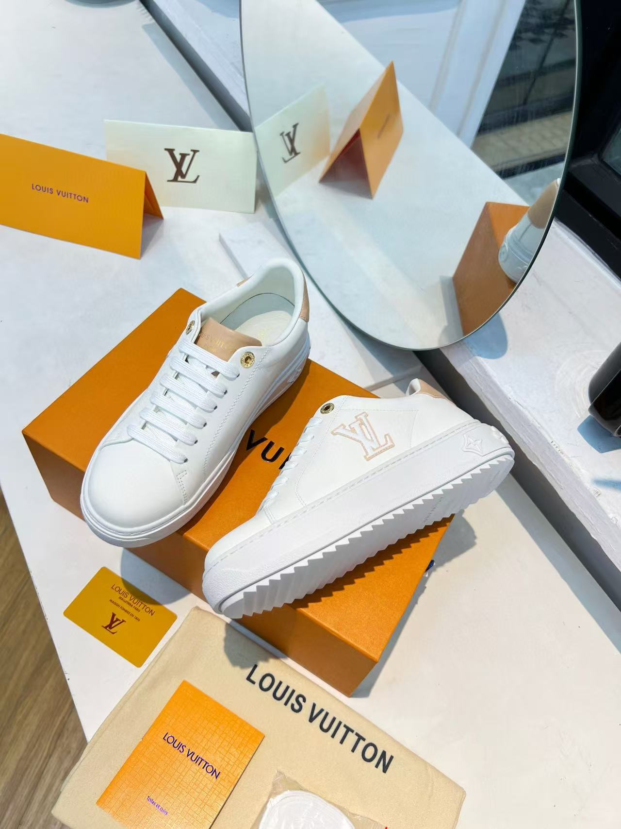LV シンプルカジュアルホワイトシューズ【50％割引+送料無料】