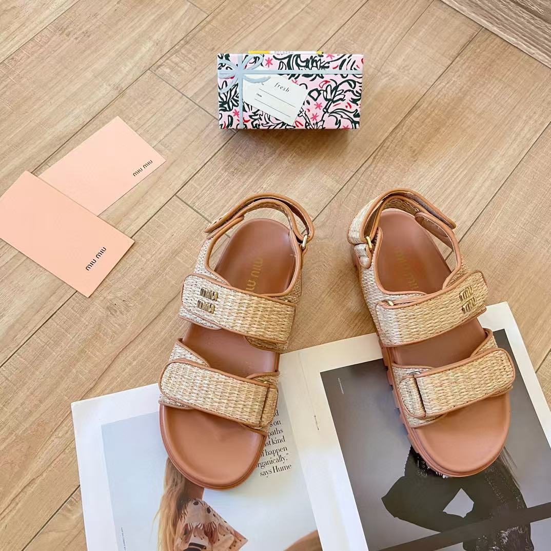 M1UM1U 編み込みサンダル【50％割引+送料無料】