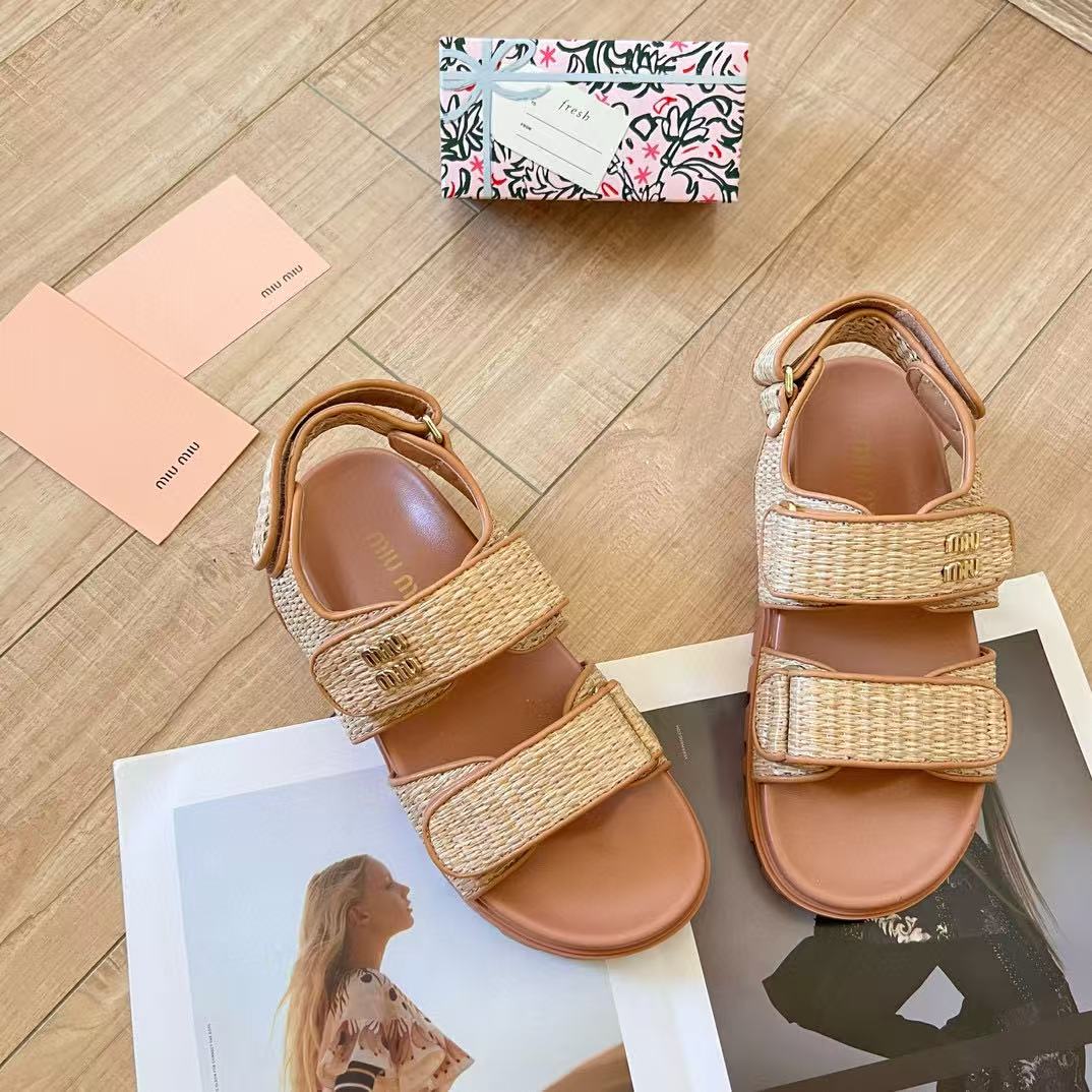 M1UM1U 編み込みサンダル【50％割引+送料無料】