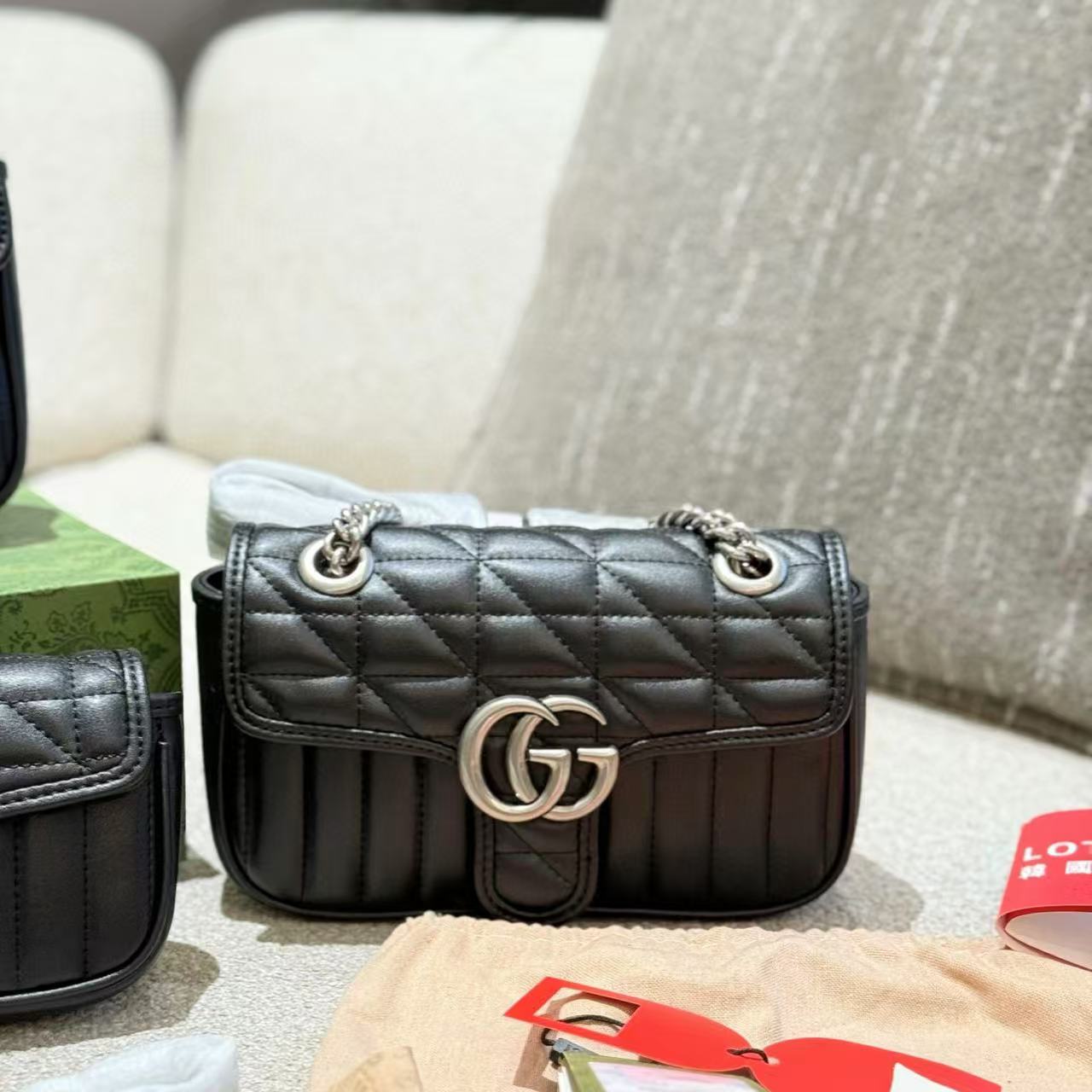 GUCC1 レザーチェーン アンダーアームバッグ【50％割引+送料無料】