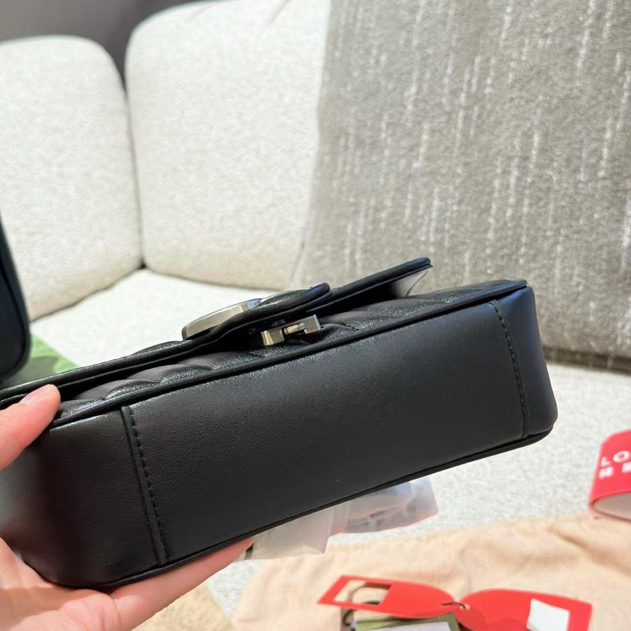 GUCC1 レザーチェーン アンダーアームバッグ【50％割引+送料無料】