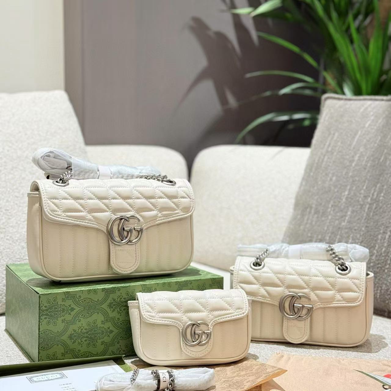 GUCC1 レザーチェーン アンダーアームバッグ【50％割引+送料無料】