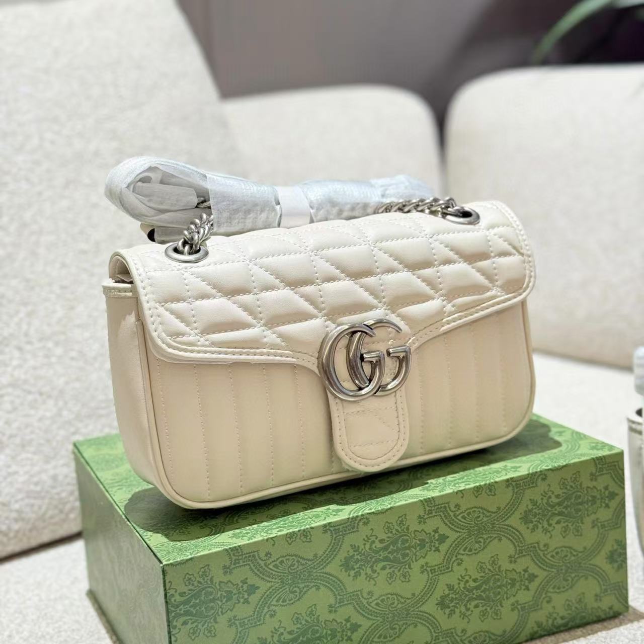 GUCC1 レザーチェーン アンダーアームバッグ【50％割引+送料無料】