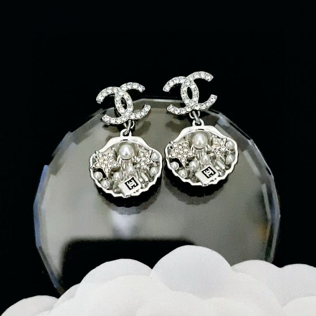 CHANE1 シェルダブルCイヤリング【 50％割引+送料無料】