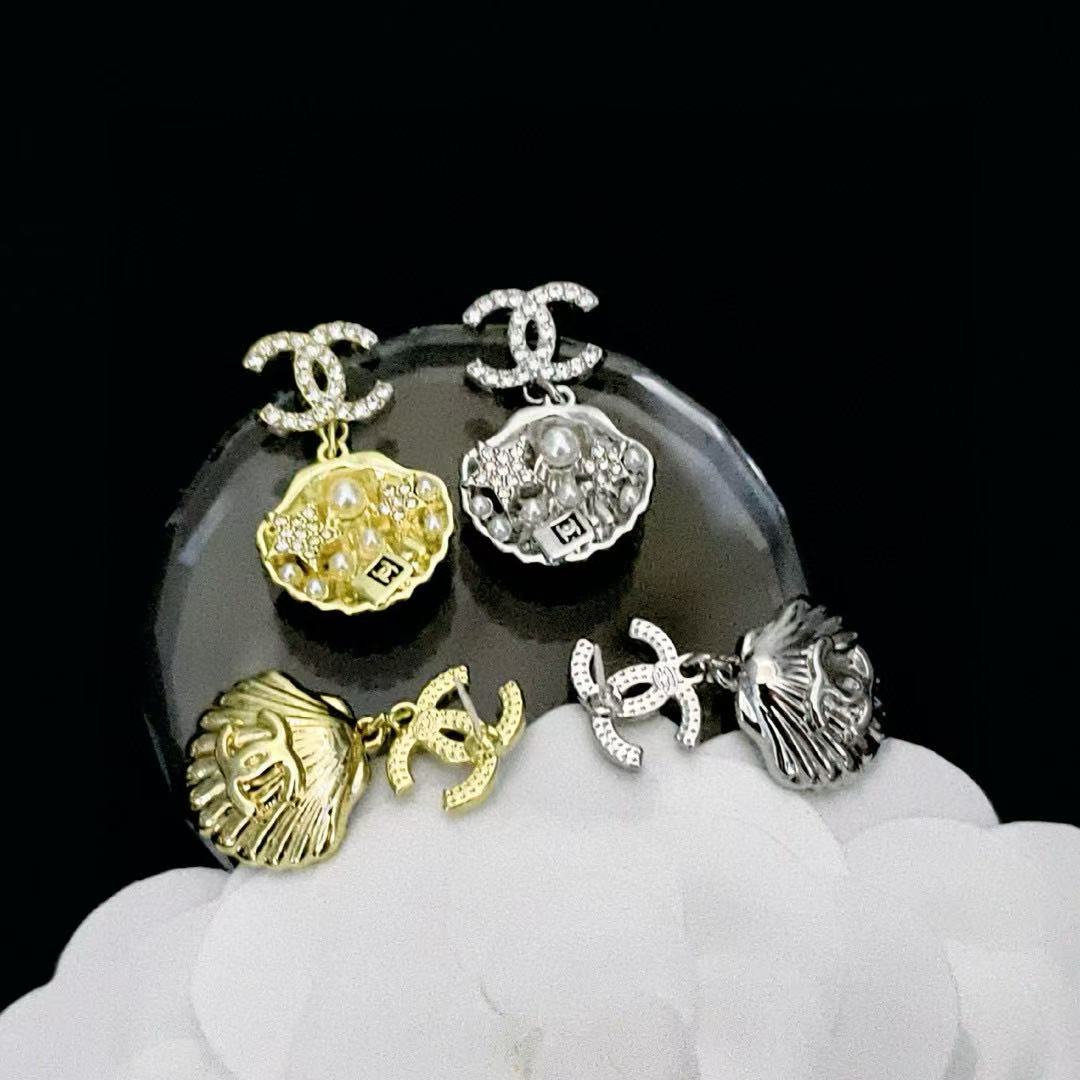 CHANE1 シェルダブルCイヤリング【 50％割引+送料無料】